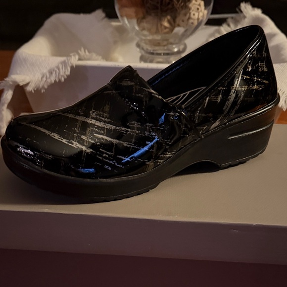 easy street Shoes - Easy Street Black Patterned Mules